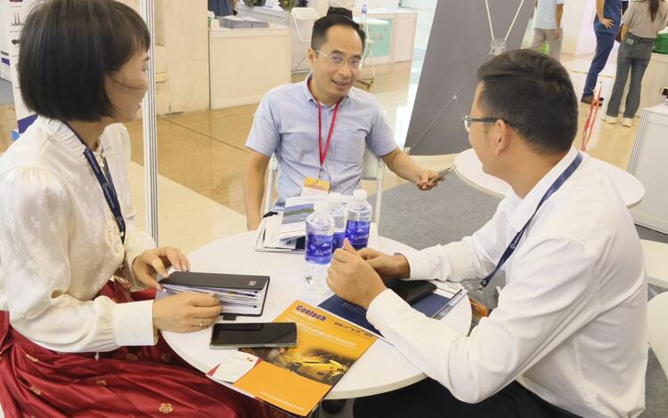 Professional forum enlightens industry wisdom Professional forum enlightens industry wisdom