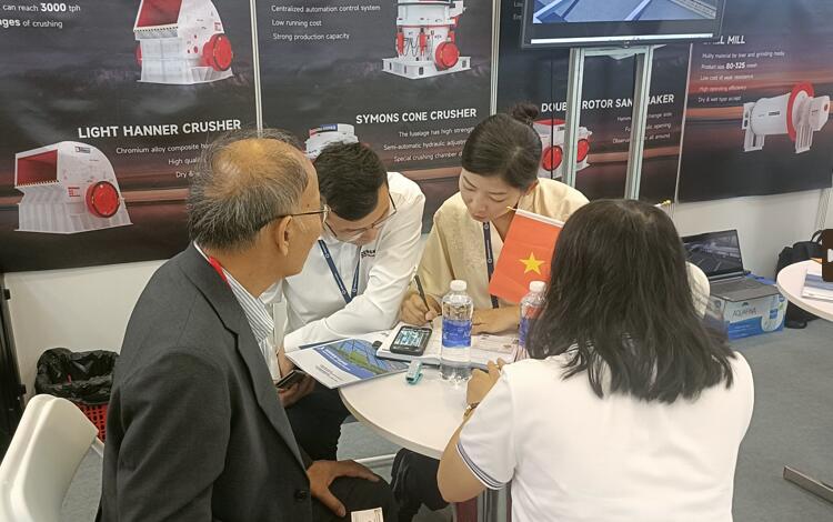 Gather strength to move forward and jointly create brilliance of the Group Gather strength to move forward and jointly create brilliance of the Group